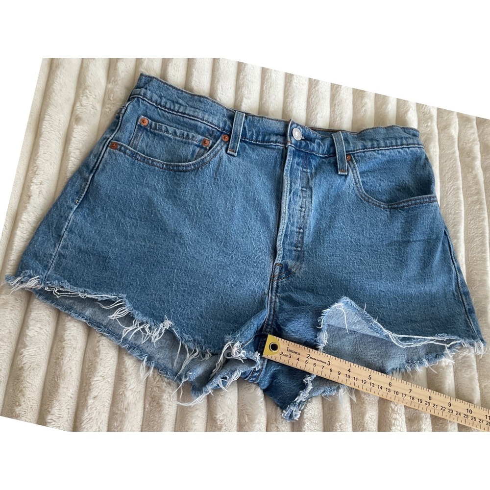 Levis 501 Original High Rise Cut Off Denim Shorts Medium Wash Blue Womens 32 - Picture 5 of 8